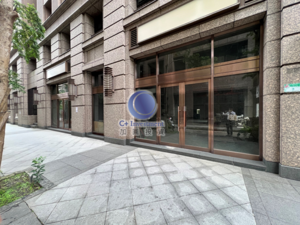 內湖區行政中心!人潮多!金店面!